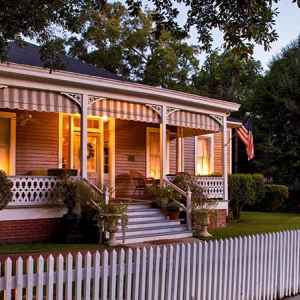 1873 Victorian Aunt Clara's Cottage - Natchez, Mississippi