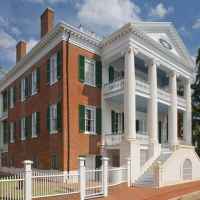 Circa 1836, Choctaw Hall in Natchez, MS is a blend of Greek Revival to Federal styles.