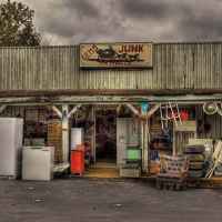 Gems, Junk and Antiques - Collinwood, Tennessee