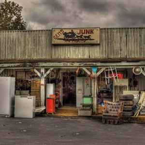 Collinwood, TN - Gems, Junk & Antiques